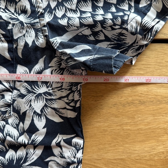 J. Crew | S | Slim S/S Button Down Shirt - Picture 6 of 10